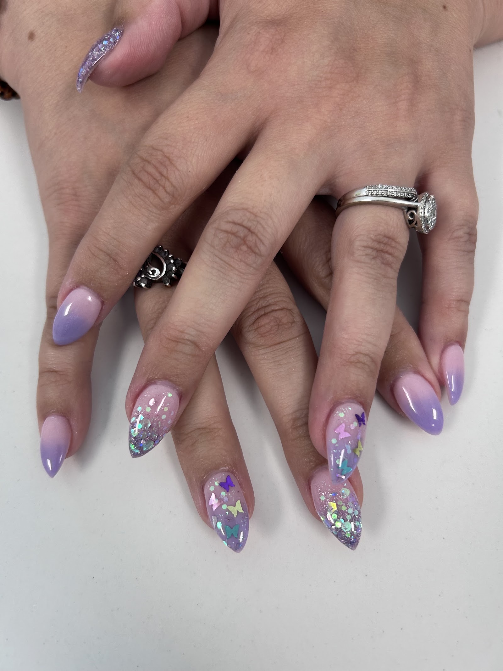 Beyond Nails logo